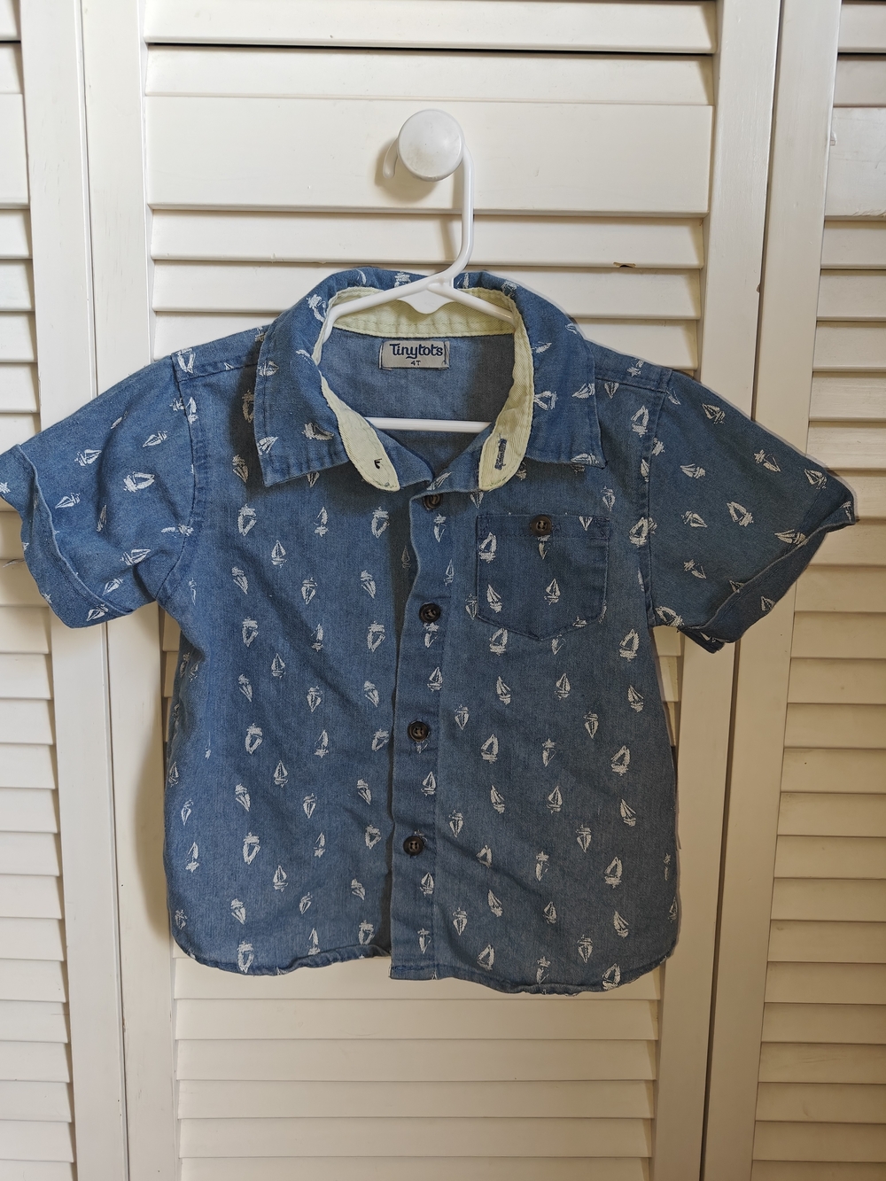 Tinytots Blue Short-Sleeve Button-down Shirt Sailboats in Size 4T Vintage